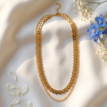 Flat V-linked choker